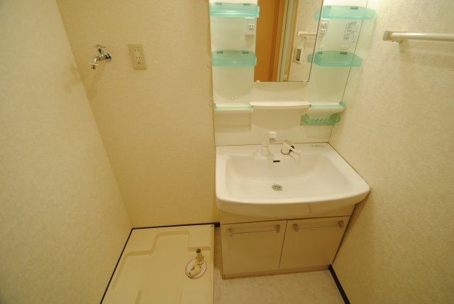 ルネス荒木一番館の独立洗面台|※現況優先
