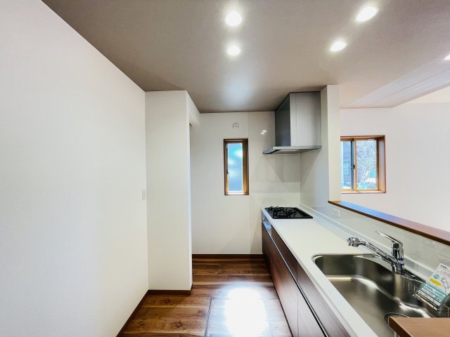 【キッチン】 | 深谷市荒川第１期　ワイウッドコート　新築戸建　全7区画　3号棟