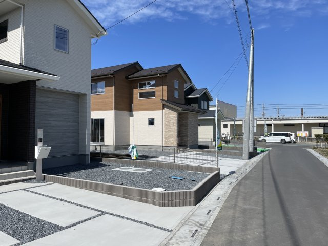 【前面道路含む現地写真】 | 深谷市荒川第１期　ワイウッドコート　新築戸建　全7区画　3号棟