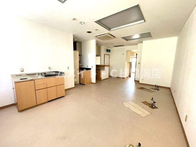 辻町住宅併用店舗の内装