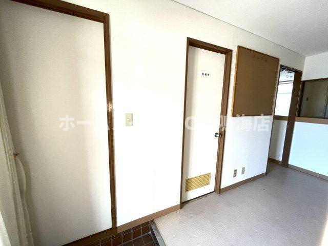 辻町住宅併用店舗の内装