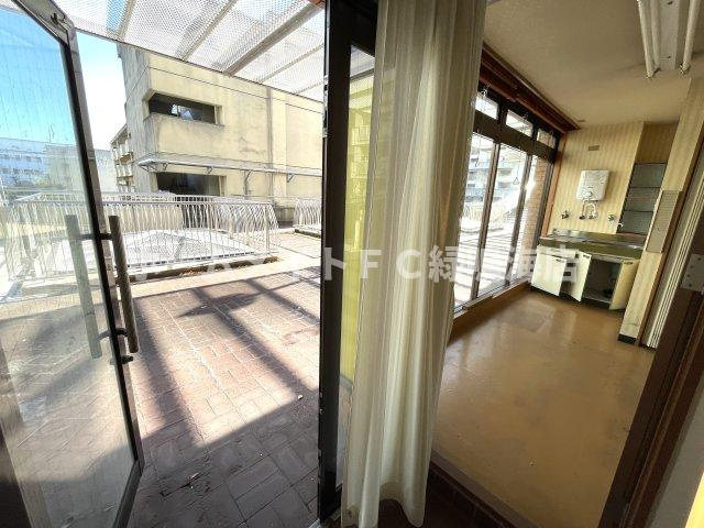 辻町住宅併用店舗の内装