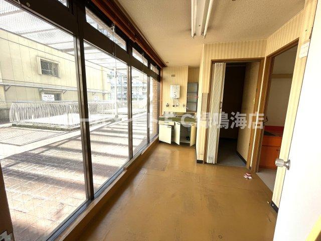 辻町住宅併用店舗の内装