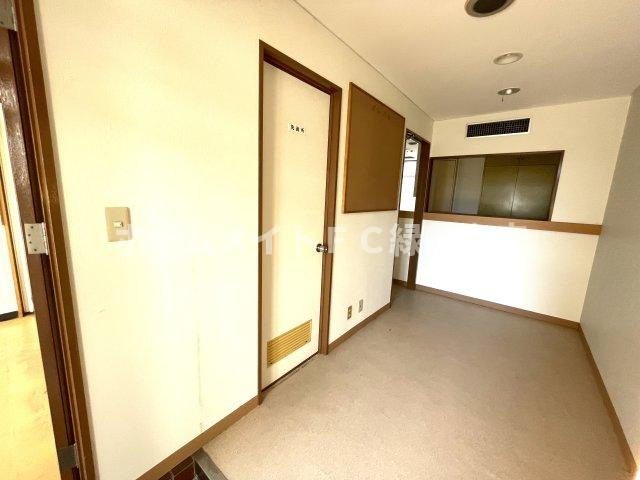 辻町住宅併用店舗の内装