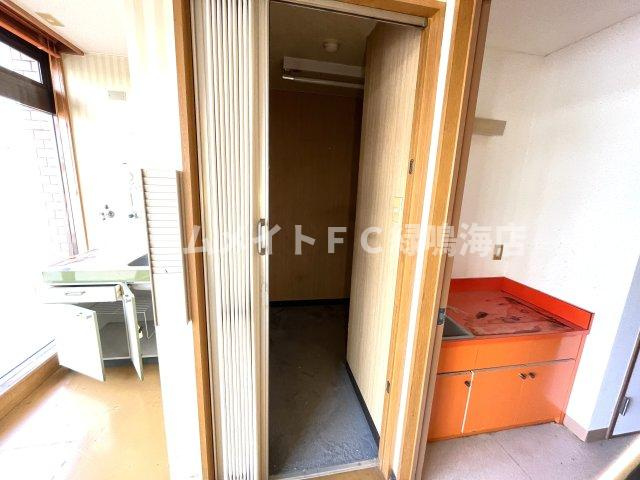 辻町住宅併用店舗の内装