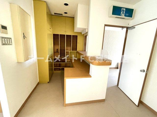 辻町住宅併用店舗の内装