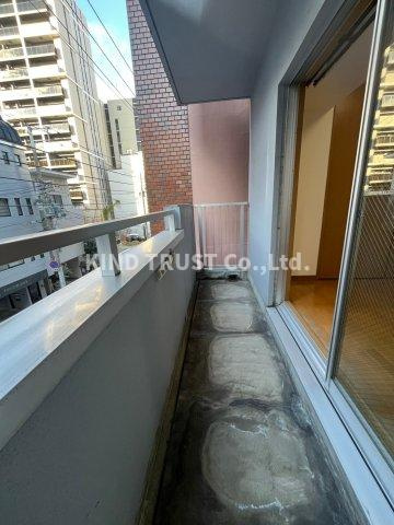 リリーフのバルコニー|外からの目が気にならないバルコニーで洗濯物が干せます