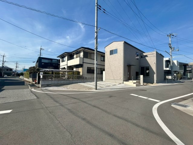 守山市今宿4丁目　新築戸建ての前面道路含む現地写真