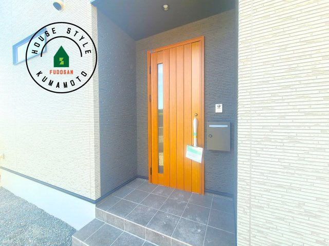 熊本市東区長嶺東9丁目第2-4棟（1号棟）の玄関|おでかけの時も帰った時も、「我が家」を最初に感じでもらえる素敵な空間に。