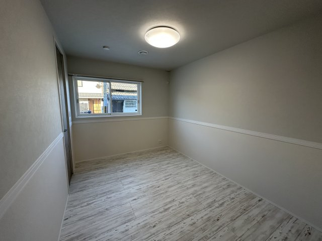 大和高田市大中南町のハイツの洋室