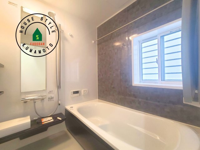 熊本市東区長嶺東9丁目第2-4棟（3号棟）の浴室|1日の疲れを癒してくれる広々バスルーム。雨の日のお洗濯にも大活躍な浴室乾燥機付です！