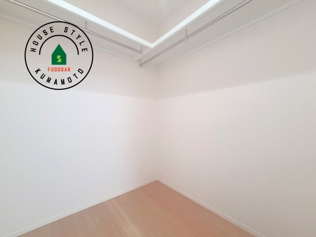 熊本市東区長嶺東9丁目第2-4棟（3号棟）の収納|洋服や大きな荷物が多い方や人数の多いご家族などは、一般的なクローゼットよりもウォークインクローゼットのほうが使い勝手が良いです。