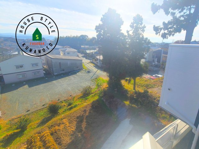 熊本市東区長嶺東9丁目第2-4棟（3号棟）の展望|窓から緑が見える物件も魅力的です。