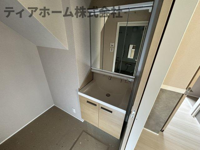 ウィズ大中Ⅰの独立洗面台|独立洗面台、小物を置くことができて便利です