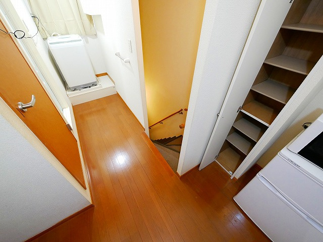 レオパレスＨａｌｆ　Ｍｏｏｎの玄関|収納豊富です