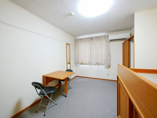 レオパレスＨａｌｆ　Ｍｏｏｎの洋室|個人の部屋や寝室として使える洋室です