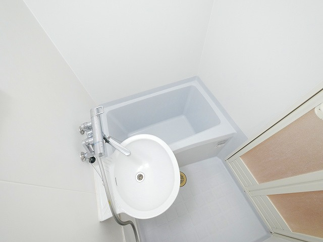 レオパレスＨａｌｆ　Ｍｏｏｎの洗面所|スペースが確保できる洗面所です