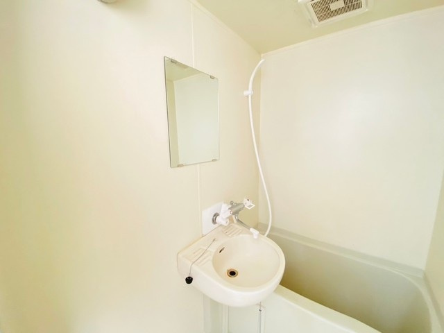 Ｉ・Ｓ　ＭＩＹＵＫＩの洗面所|明るい洗面所です