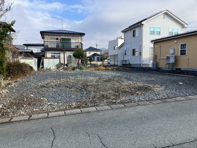 蔵王半郷テナント２F（事務所）の駐車場|縦列区画2台分付き