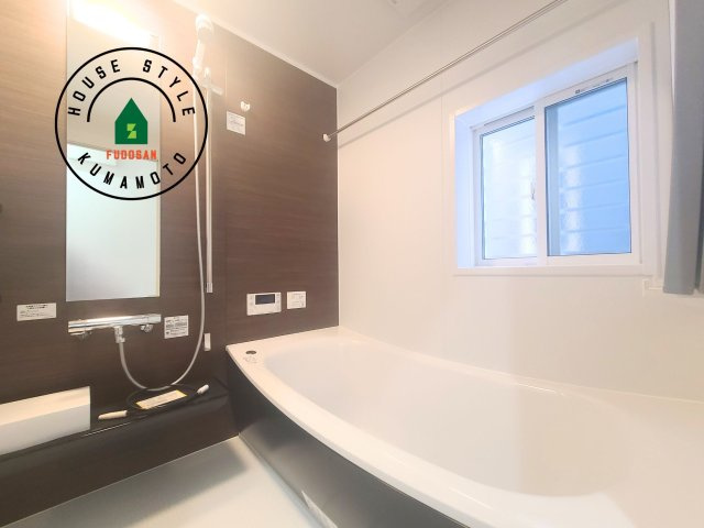 熊本市東区長嶺東9丁目第2-4棟（4号棟）の浴室|1日の疲れを癒してくれる広々バスルーム。雨の日のお洗濯にも大活躍な浴室乾燥機付です！