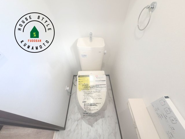 熊本市東区長嶺東9丁目第2-4棟（4号棟）のトイレ|温水洗浄便座を完備しております。2ヶ所にトイレがあるのは朝の慌ただしい時間も安心です。