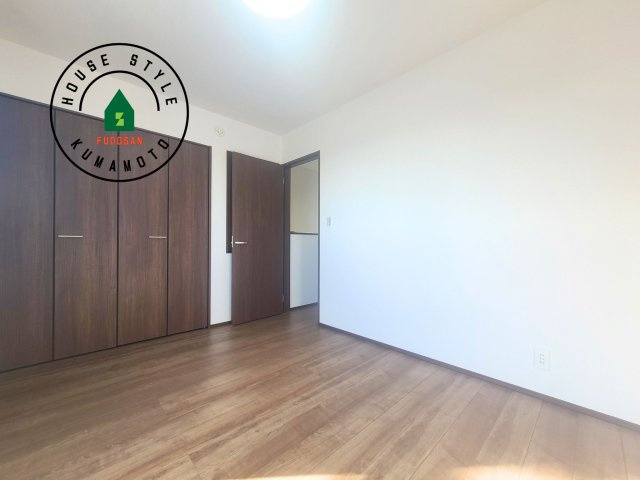 熊本市東区長嶺東9丁目第2-4棟（4号棟）の寝室|主寝室には収納力に優れたクローゼットがありますので、お部屋もすっきり片付きます。