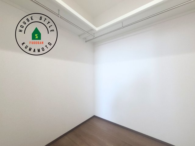 熊本市東区長嶺東9丁目第2-4棟（4号棟）の収納|洋服や大きな荷物が多い方や人数の多いご家族などは、一般的なクローゼットよりもウォークインクローゼットのほうが使い勝手が良いです。