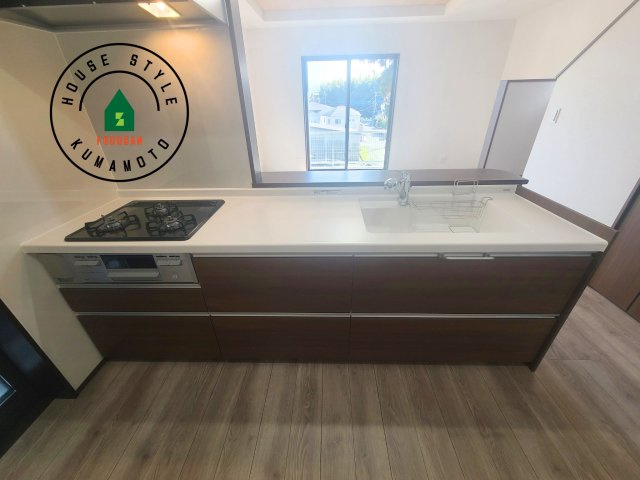 熊本市東区長嶺東9丁目第2-4棟（4号棟）のキッチン|ご家族を近くに感じられる対面キッチンのLDK。会話もはずみそうですね。