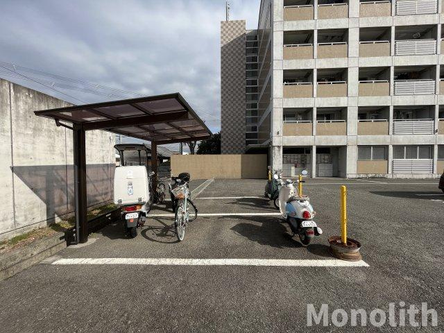 ヤマザキ・メゾン・ド・ファムの駐車場