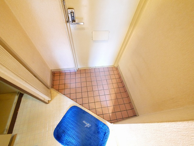 メゾンヒグチの玄関|明るい玄関です