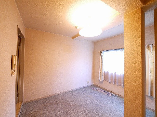 メゾンヒグチの居間・リビング|こちらの居間で趣味の時間をお楽しみください