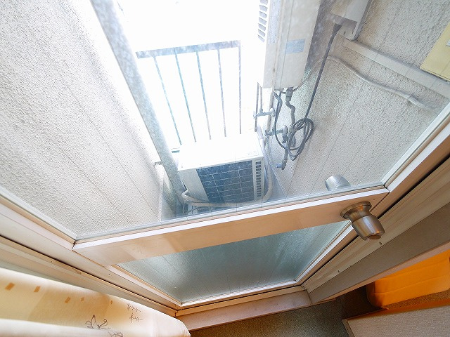 メゾンヒグチのバルコニー|暖かな日差しのふりそそぐバルコニー