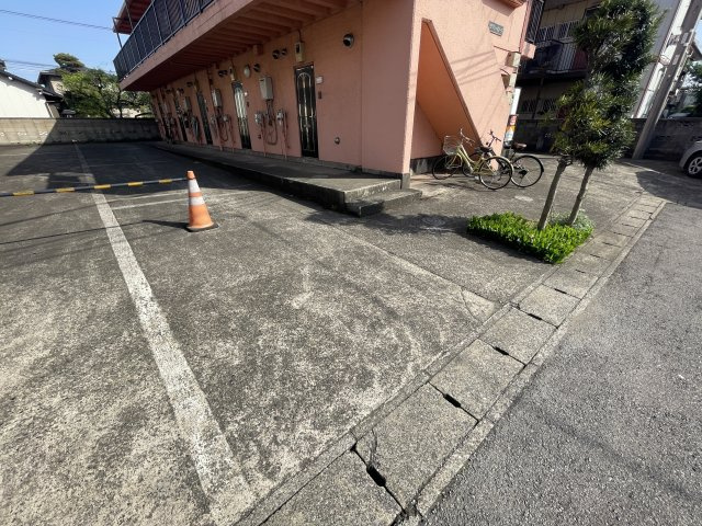 コーポ司の駐車場