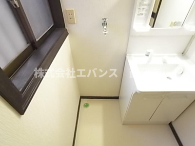 【洗面所】 | 千葉市中央区松ヶ丘町貸家 | 広い洗面スペース