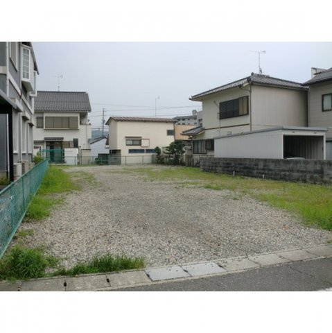 岐阜市則武中１丁目の駐車場の外観