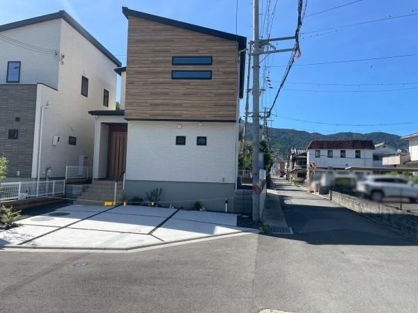 ジョーブタウン海南日方62号地　新築戸建の前面道路含む現地写真