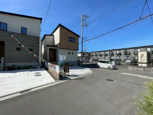 ジョーブタウン海南日方62号地　新築戸建の前面道路含む現地写真