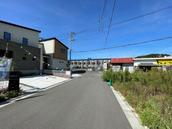 ジョーブタウン海南日方62号地　新築戸建の前面道路含む現地写真