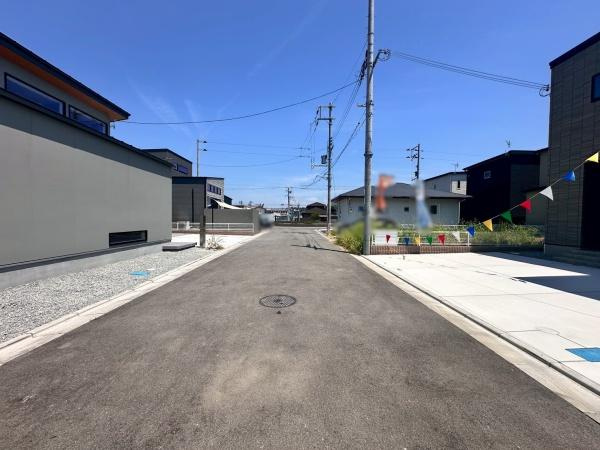 ジョーブタウン西浜4-5号地　新築戸建の前面道路含む現地写真