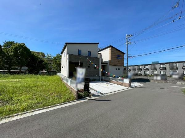 ジョーブタウン海南日方61号地　新築戸建の前面道路含む現地写真