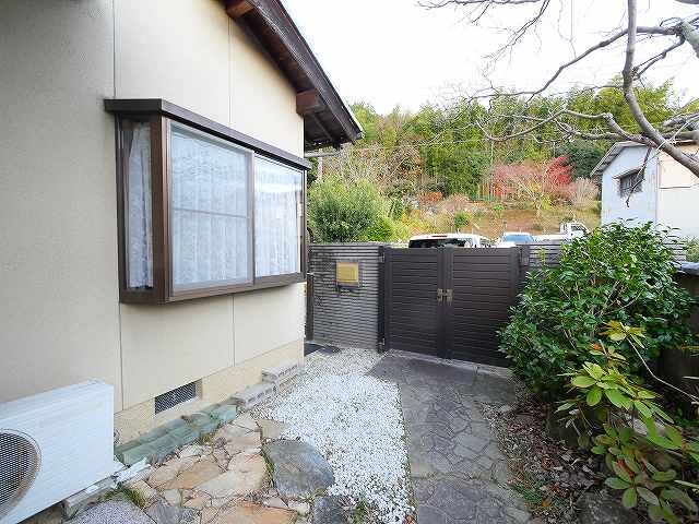 鹿野園町戸建のエントランス
