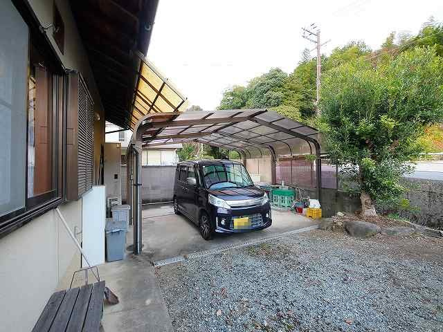鹿野園町戸建の駐車場