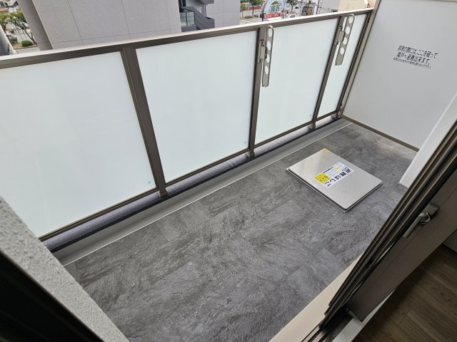 神戸市兵庫区西多聞通２丁目の賃貸マンションのバルコニー