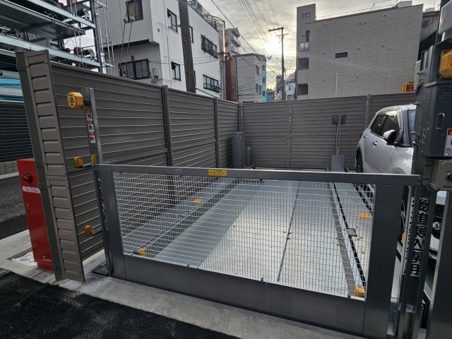 神戸市兵庫区西多聞通２丁目の賃貸マンションの駐車場