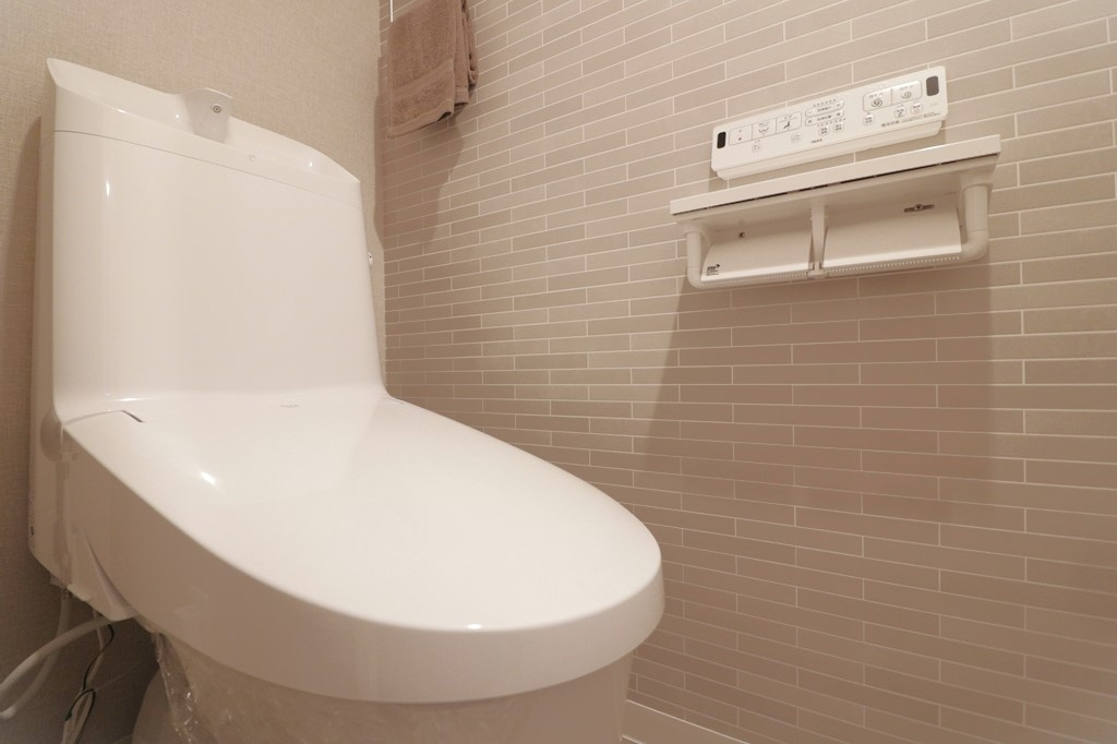 「神戸市灘区マンション」イトーピア六甲道マンションのトイレ|落ち着いた色調のトイレです