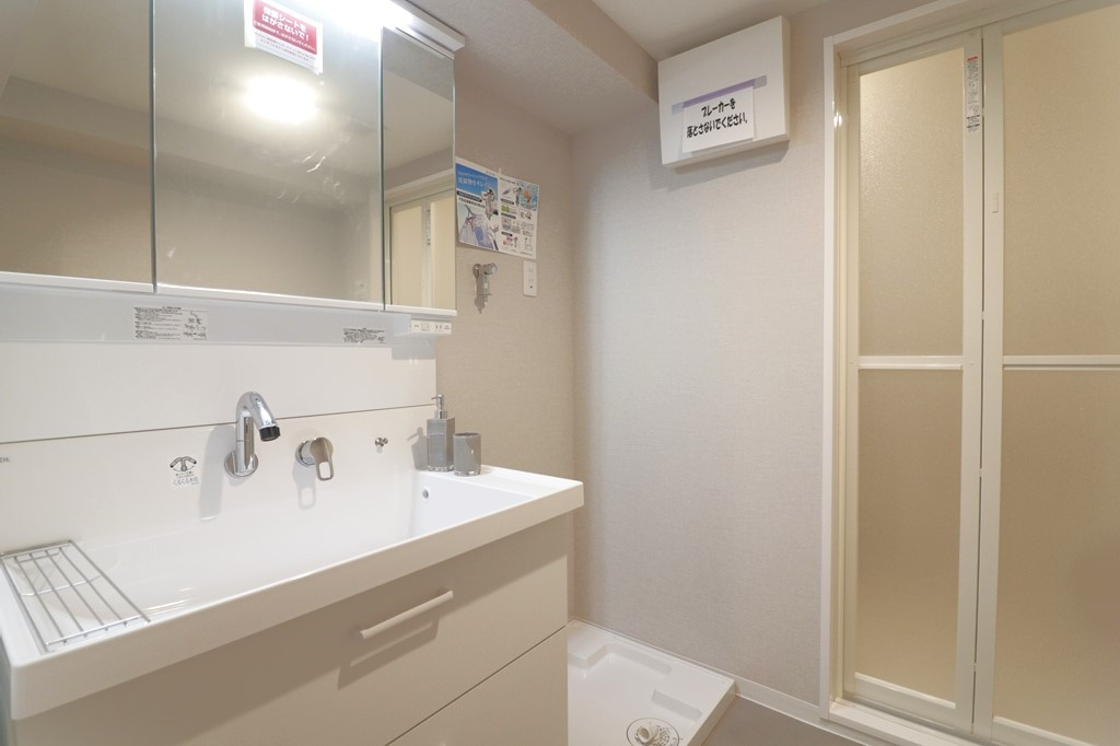 「神戸市灘区マンション」イトーピア六甲道マンションの独立洗面台|使いやすい独立洗面台です