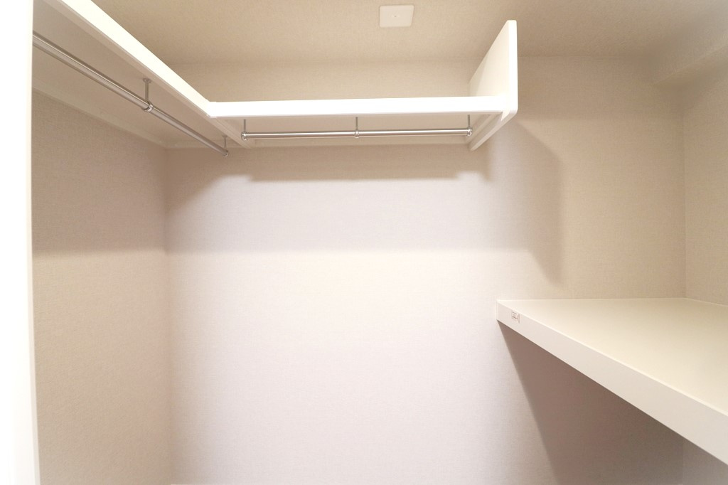 「神戸市灘区マンション」イトーピア六甲道マンションの収納|小物を収納するのに便利です　WIC