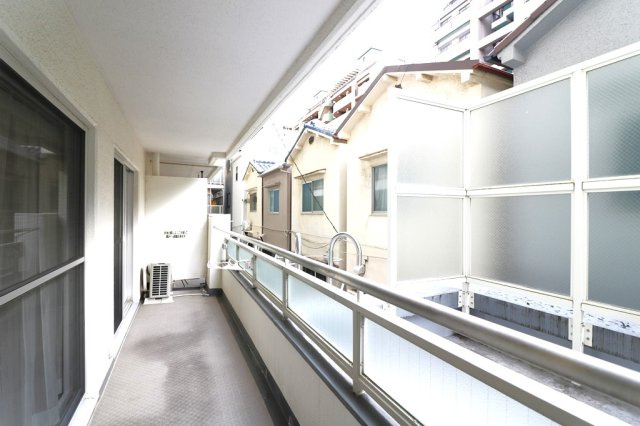 「神戸市灘区マンション」イトーピア六甲道マンションのバルコニー|バルコニー付きです