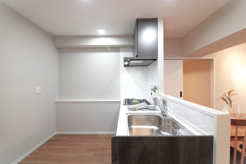 「神戸市灘区マンション」イトーピア六甲道マンションのキッチン|コンパクトなキッチンで掃除もラクラク