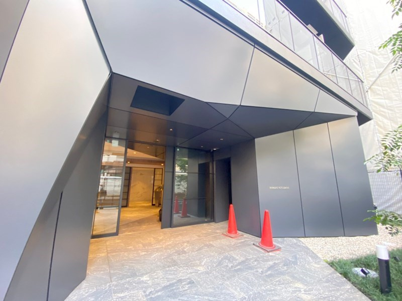 大阪市西区新町１丁目の賃貸マンションのエントランス